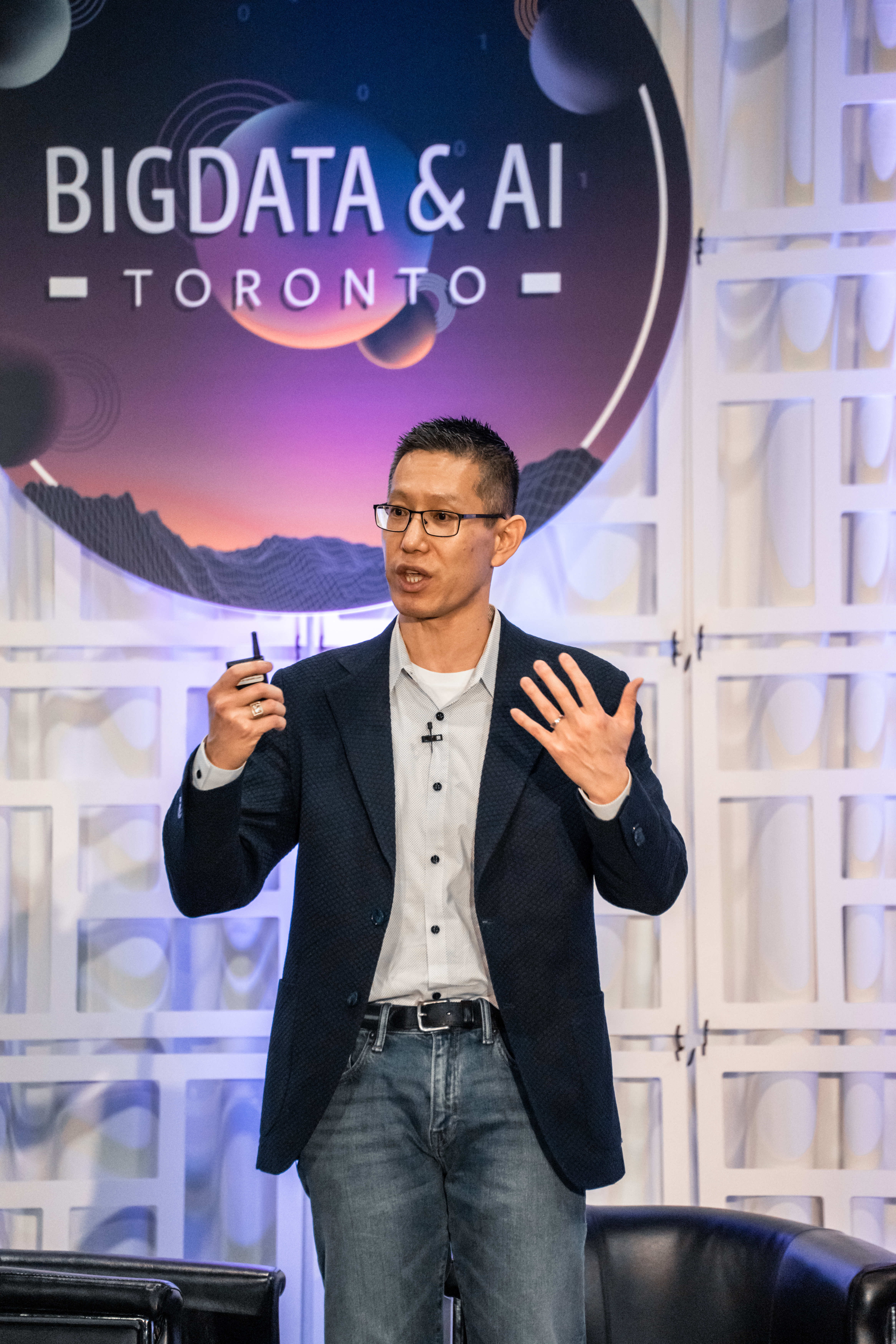 Jimmy Lin addressing a crowd at Big Data and AI Toronto